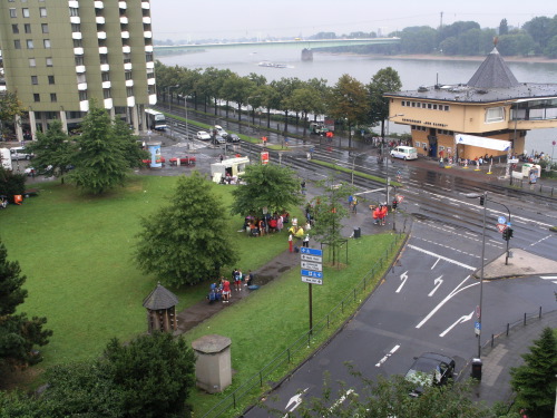 17:29 Uhr: Bastei, Domwallfahrt im Regen - © gf 2005