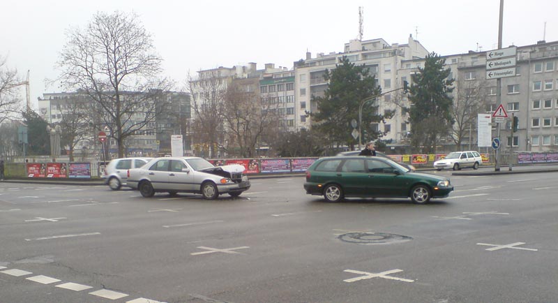 Die Unfallwagen. Auffahrunfall am Ebertplatz 7.2.2009 14:19 - gf 2009